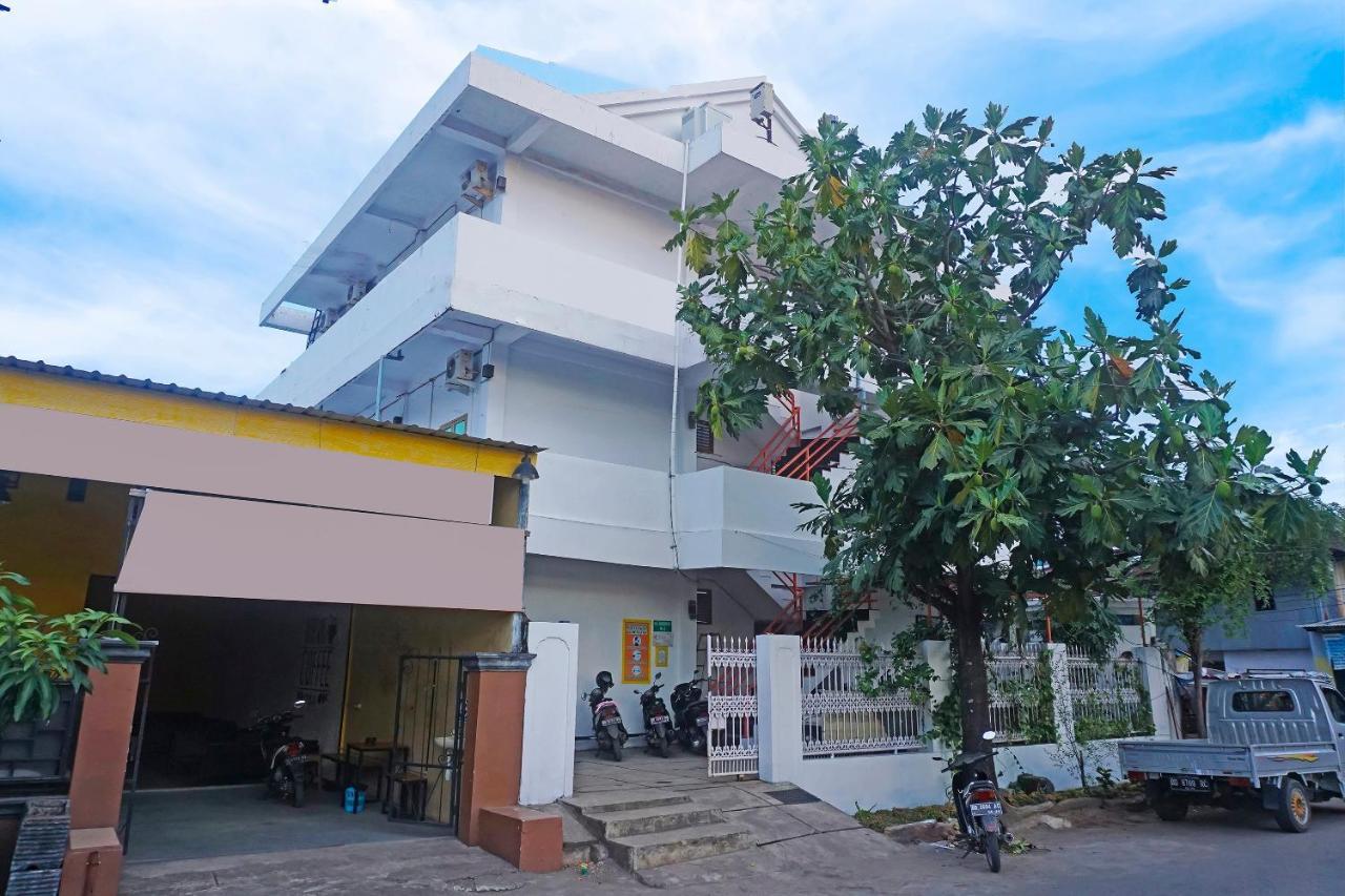 Oyo 91456 Anggrek Homes Makassar Buitenkant foto